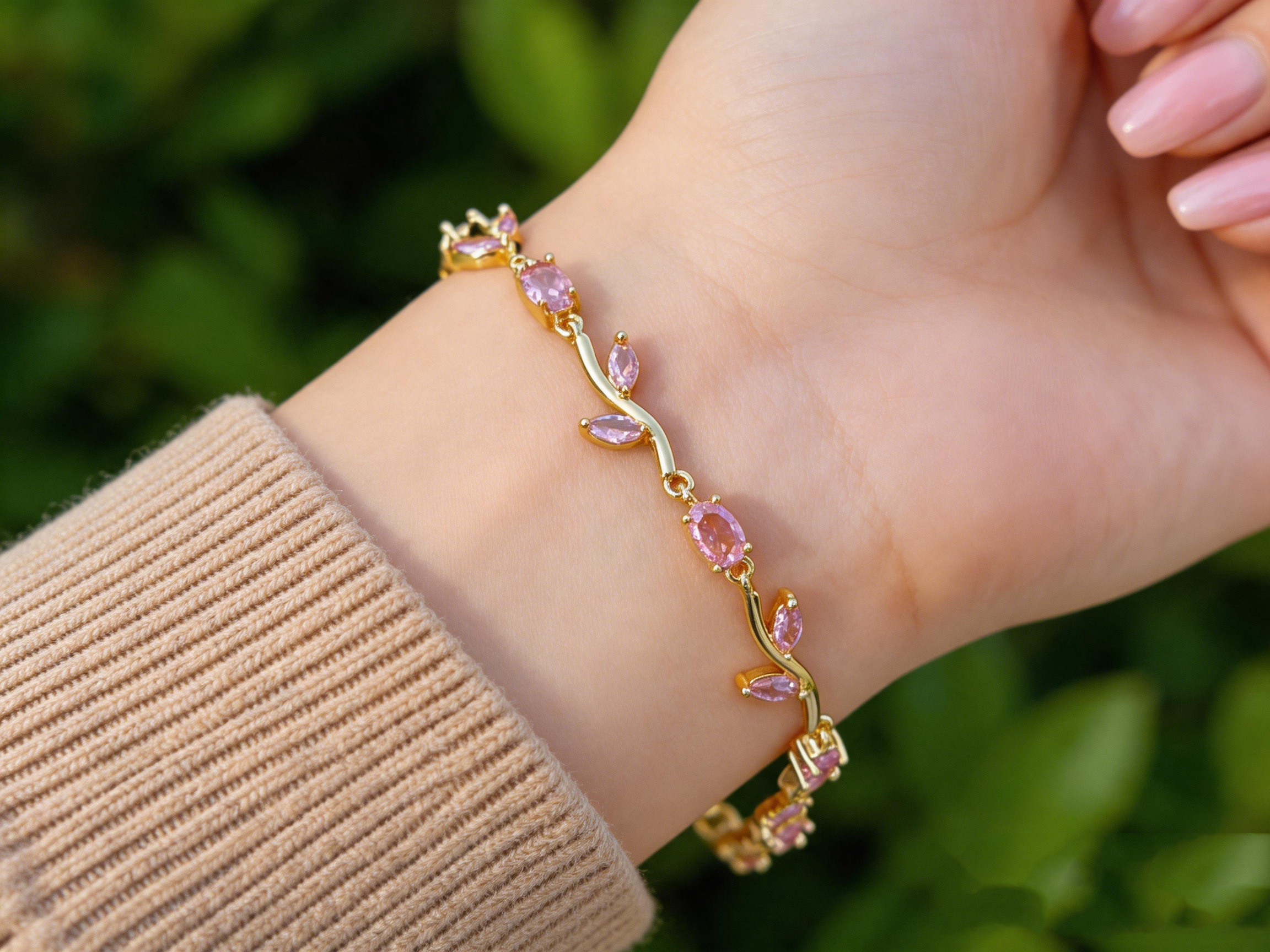Women's Tulip Floral Floral Bracelet, Coquette Flower Bracelet, Crystals Bracelet, Gift for Her